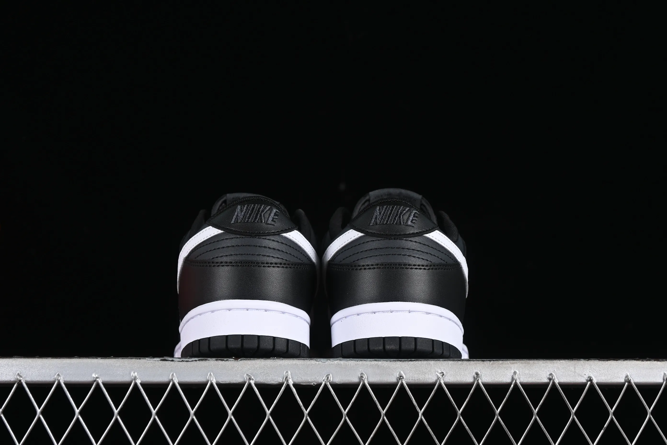 All categories Nk SB Dunk series Nk SB Dunk Low low-top sneakers Nk Dunk Low Retro pure black and white SB low-top sports and leisure sneakers DJ6188-002